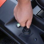 Benzin-Rasenmu00e4hertraktor mit Elektrostarter 196cc 61cm Scheppach – Detailansicht 2